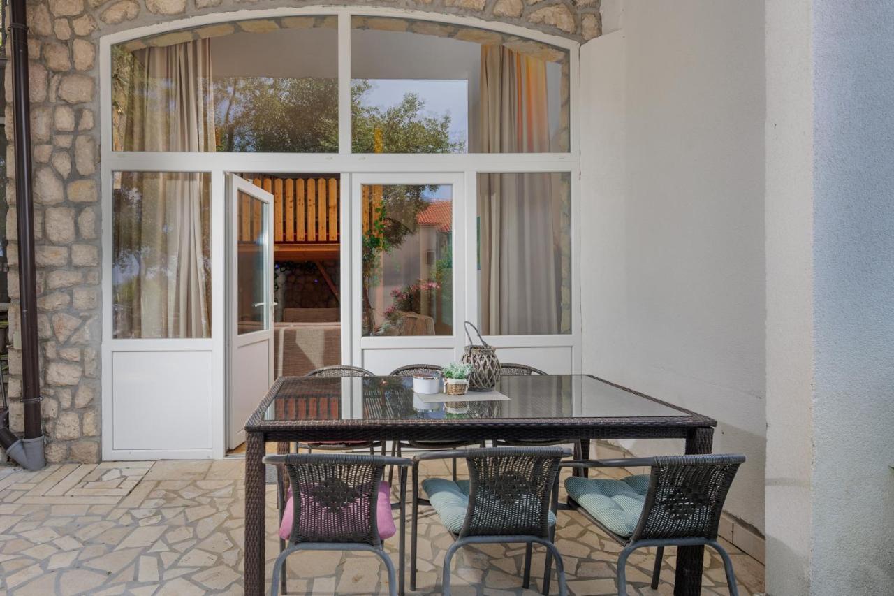Apartments Tommi Dramalj Ngoại thất bức ảnh